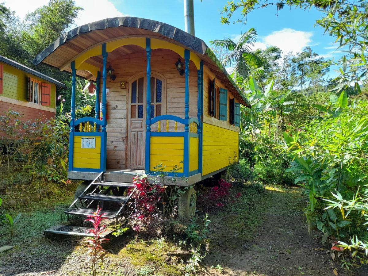 Hosteria La Roulotte - Mindo Buitenkant foto