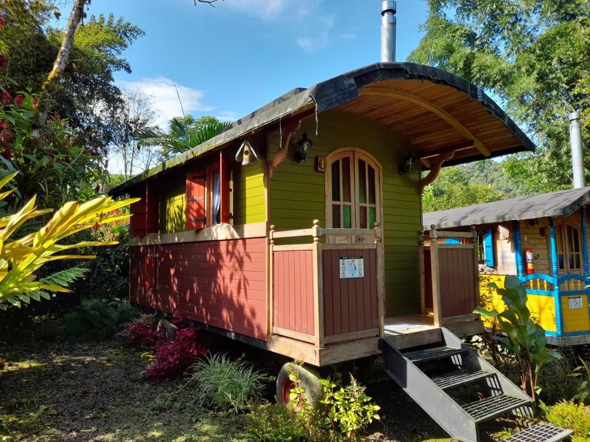 Hosteria La Roulotte - Mindo Buitenkant foto