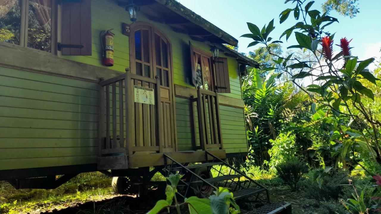 Hosteria La Roulotte - Mindo Buitenkant foto