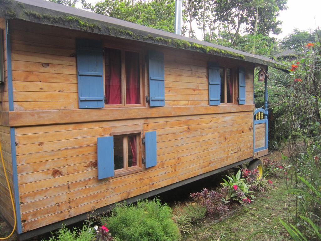 Hosteria La Roulotte - Mindo Buitenkant foto